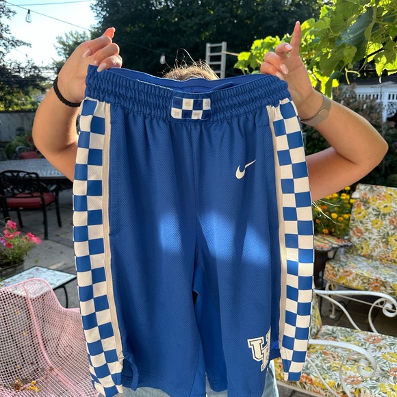 Nike University of Kentucky Men’s Basketball shorts - Picture 1 of 3